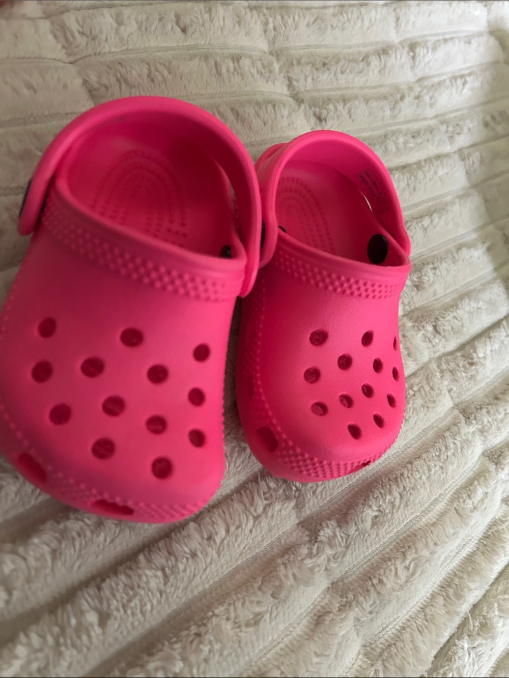 CROCS Kids Clogs in Bright Pink Gift Box - Picture 3 of 4